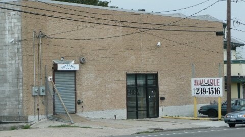More Photos Of 203A Sheridan Blvd, Inwood Warehouse For Lease
