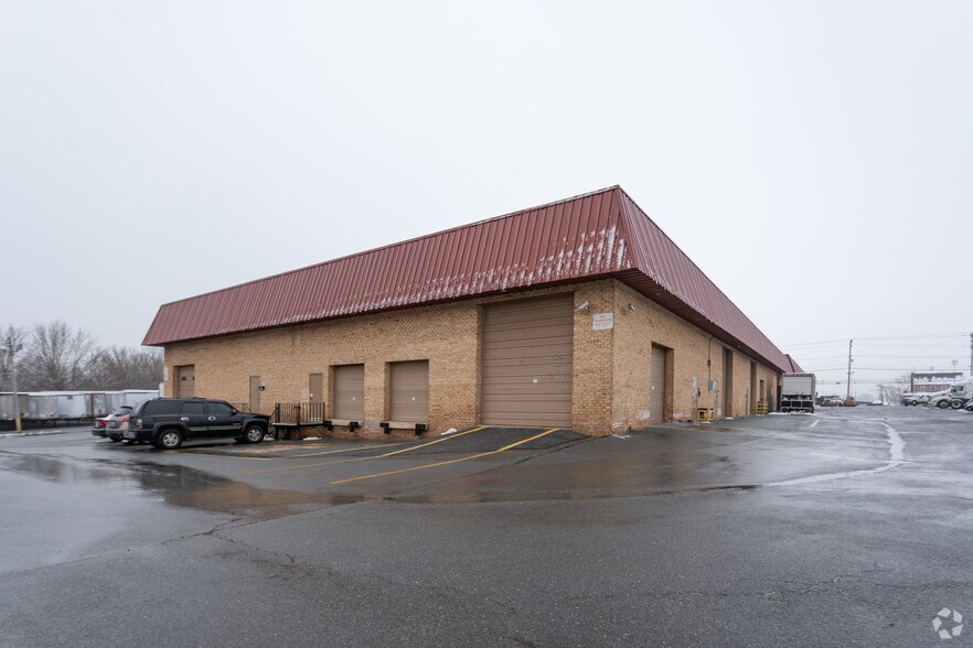 More Photos Of 3319-3369 Hollins Ferry Rd, Lansdowne Industrial For Sale