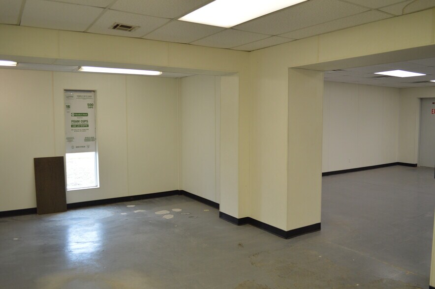 More Photos Of 1709 Enterprise Blvd, Pauls Valley Warehouse For Sale