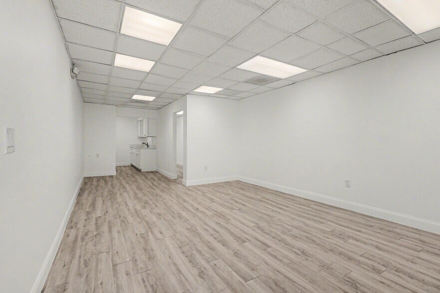 More Photos Of 1288 N Tamiami Trl, North Fort Myers Office For Lease
