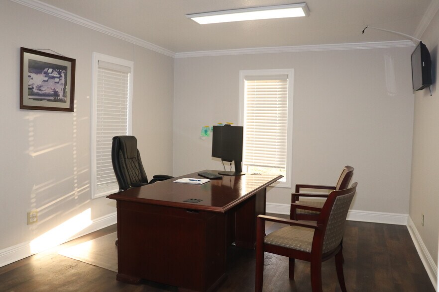 More Photos Of 4411 US Highway 92 E, Lakeland Warehouse For Lease