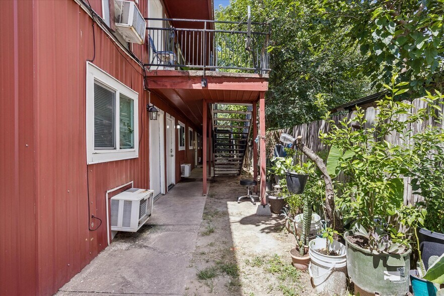 More Photos Of 6300 Monsanto Dr, Austin Apartments For Sale
