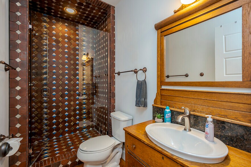 More Photos Of 199 E Loudon Ave, Lexington Office Residential For Sale