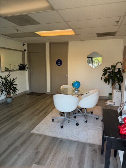 More Photos Of 20218-20220 S Hamilton Ave, Torrance Showroom For Lease