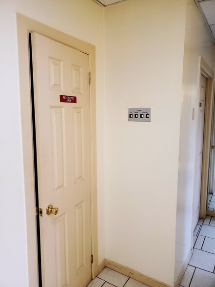 More Photos Of 621 E 187th St, Bronx Storefront Retail Office For Lease