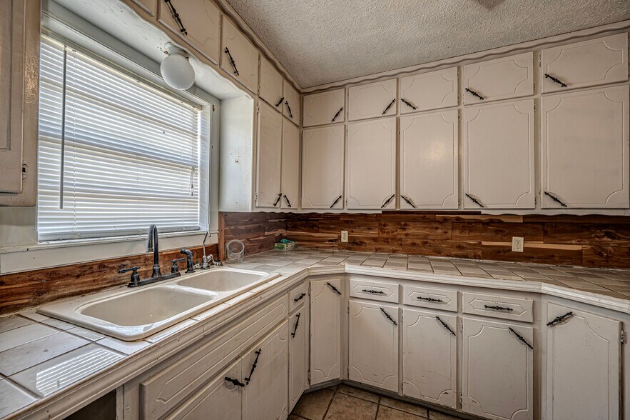 More Photos Of 1028 N 11th St, Chickasha Religious Facility For Sale