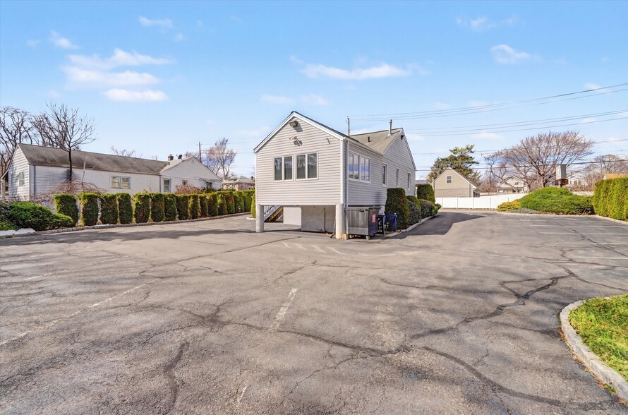 More Photos Of 75 Ramapo Rd, Garnerville Office For Sale