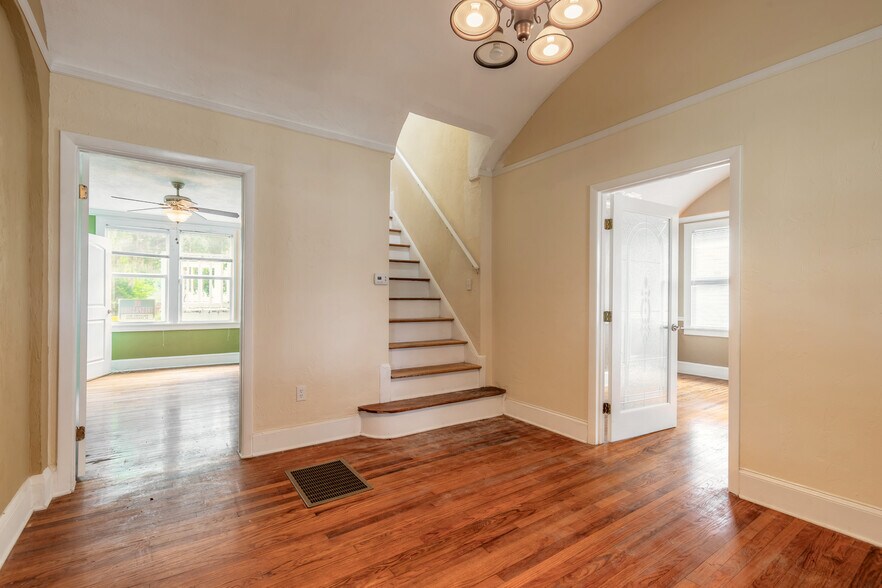 More Photos Of 519 S Ridgewood Ave, Daytona Beach Office For Sale