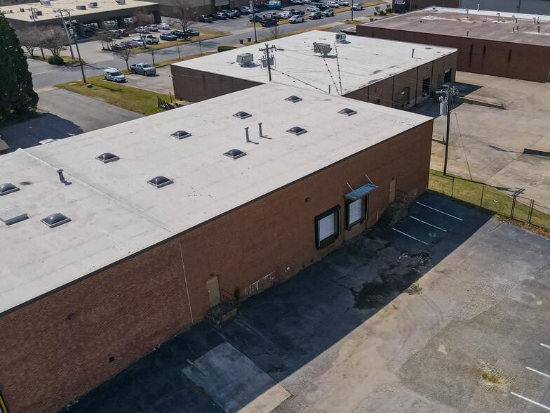More Photos Of 902 Norwalk St, Greensboro Warehouse For Lease