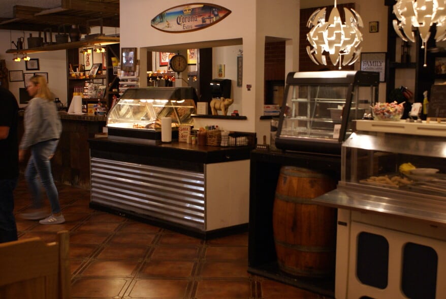 More Photos Of 8771 US Highway 301 S, Jacksonville Restaurant For Sale