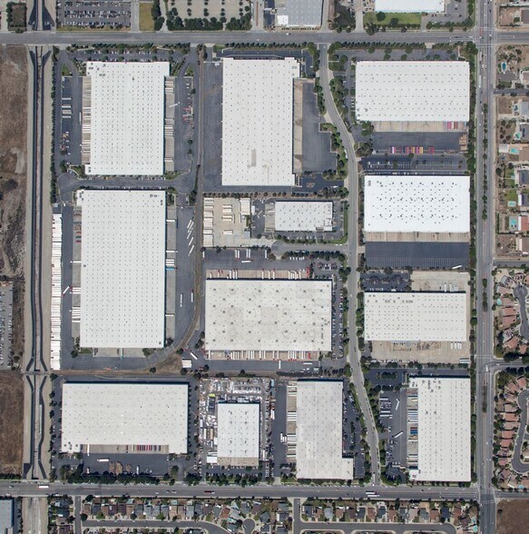 More Photos Of 11754 Cabernet Dr, Fontana Warehouse For Lease