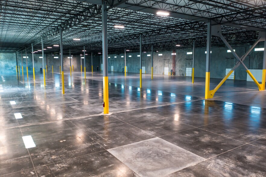 More Photos Of 151 Plug in Dr, Ridgeville Distribution For Sale