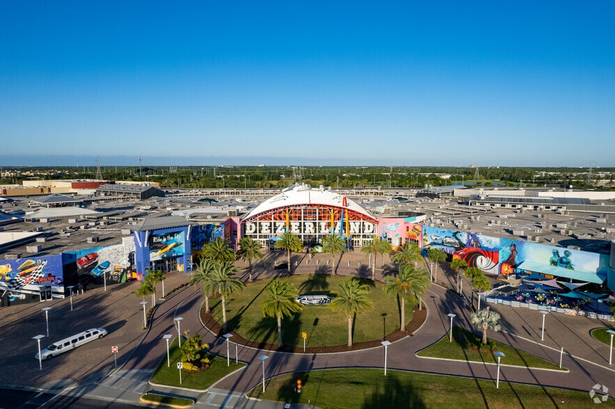 More Photos Of 5250 International Dr, Orlando Restaurant For Lease