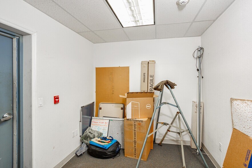 More Photos Of 835 SE 17th Ave, Portland Office For Sale