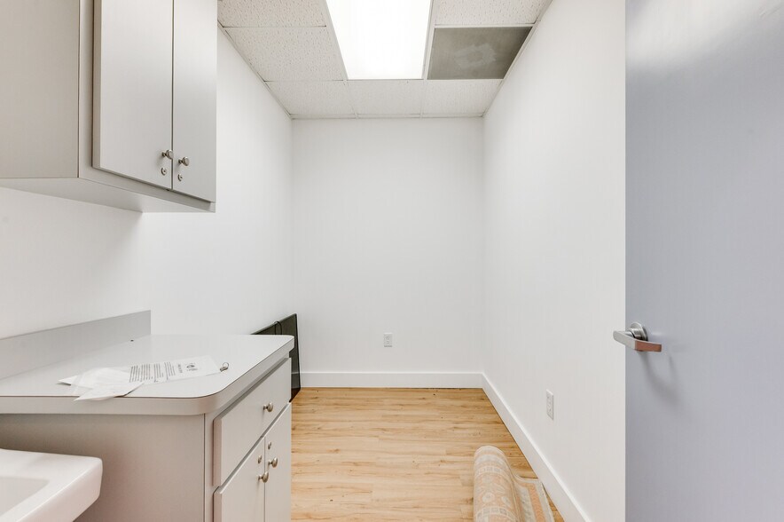 More Photos Of 16945 General Puller Hwy, Deltaville Office For Sale