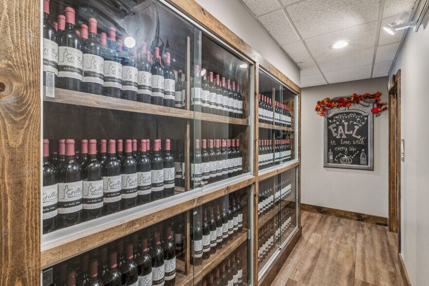 More Photos Of 1720 North Ridge Rd, Findlay General Retail For Sale