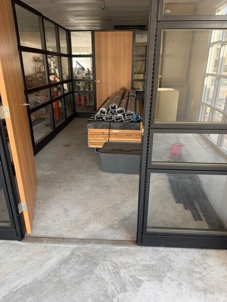More Photos Of 1190-1198 Pacific Coast Hwy, Seal Beach Freestanding For Lease
