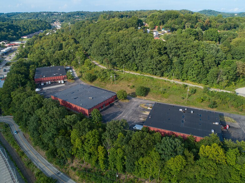 Primary Photo Of 700 Plum Industrial Ct, Plum Flex For Lease