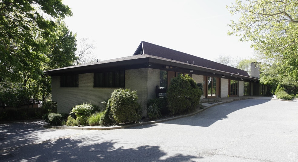 More Photos Of 124 Main St, Huntington Medical For Lease