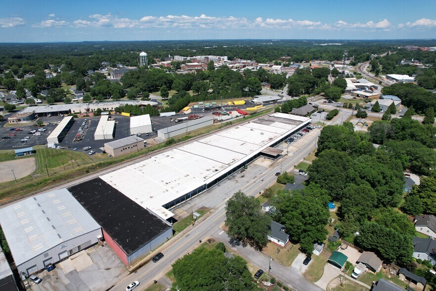 More Photos Of 108 Pennsylvania Ave, Greer Light Distribution For Sale