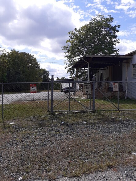 More Photos Of 20 Industrial Pl, Middletown Manufacturing For Sale