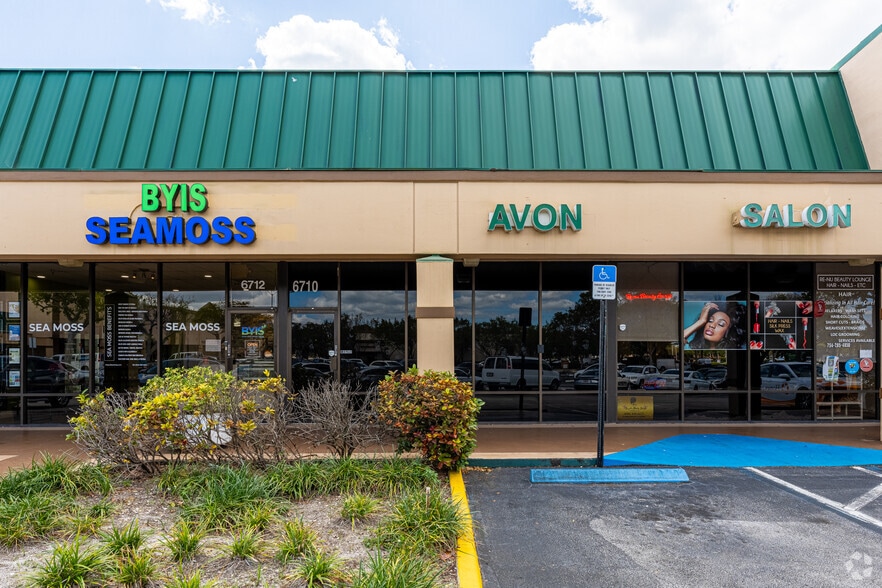 More Photos Of 6702-6900 N University Dr, Tamarac Unknown For Lease