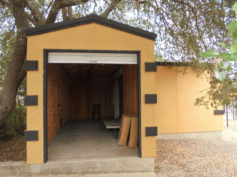 More Photos Of 10877 Park Road 37, Lakehills Storefront Retail Office For Lease