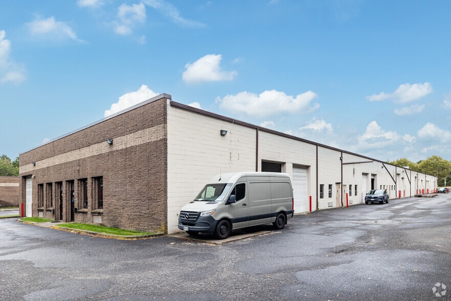 More Photos Of 1531-1563 Lincoln Ave, Holbrook Warehouse For Sale