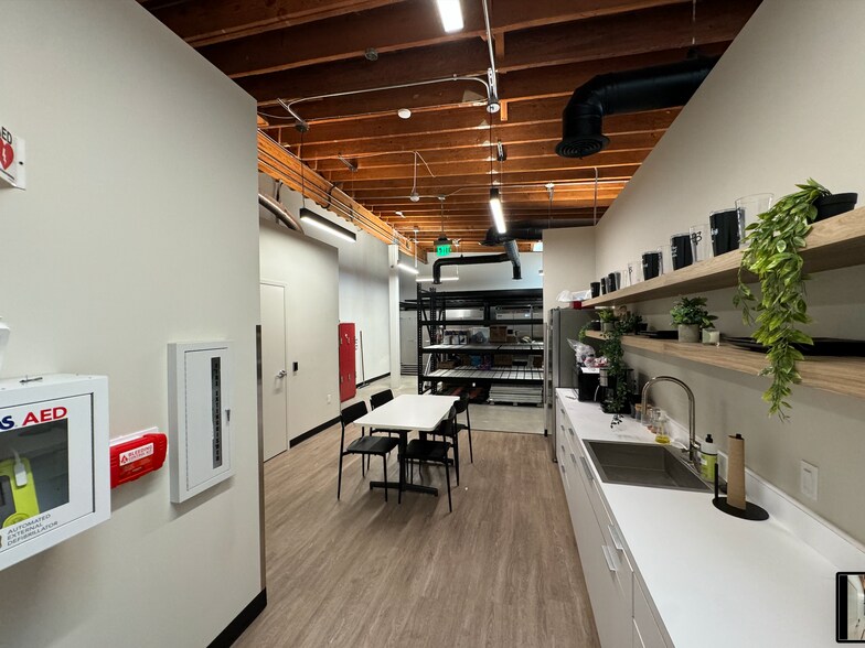 More Photos Of 8371-8373 Melrose Ave, West Hollywood Storefront For Lease