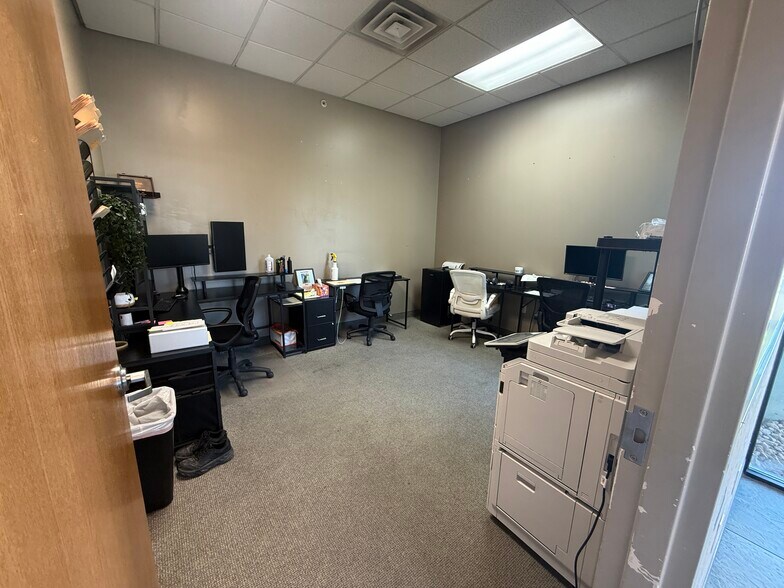 More Photos Of 930 N 1430 W, Orem Manufacturing For Lease