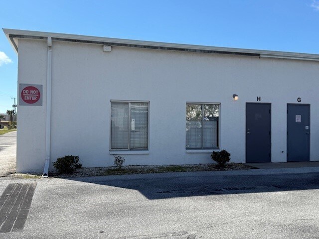 More Photos Of 1390 Commerce Blvd, Sarasota Unknown For Lease