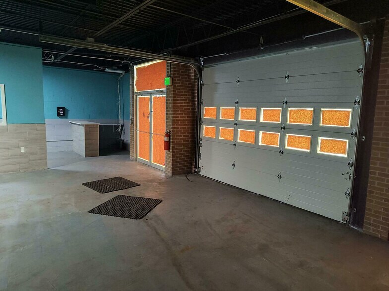 More Photos Of 4725 Central Ave, Lake Station Freestanding For Lease