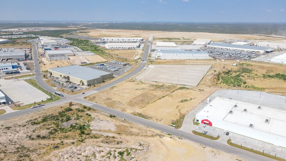 More Photos Of 1120 Reuthinger Pkwy, Laredo Land For Lease