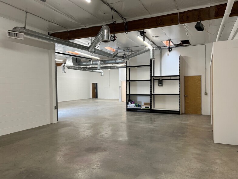 More Photos Of 5721 Cahuenga Blvd, North Hollywood Warehouse For Lease