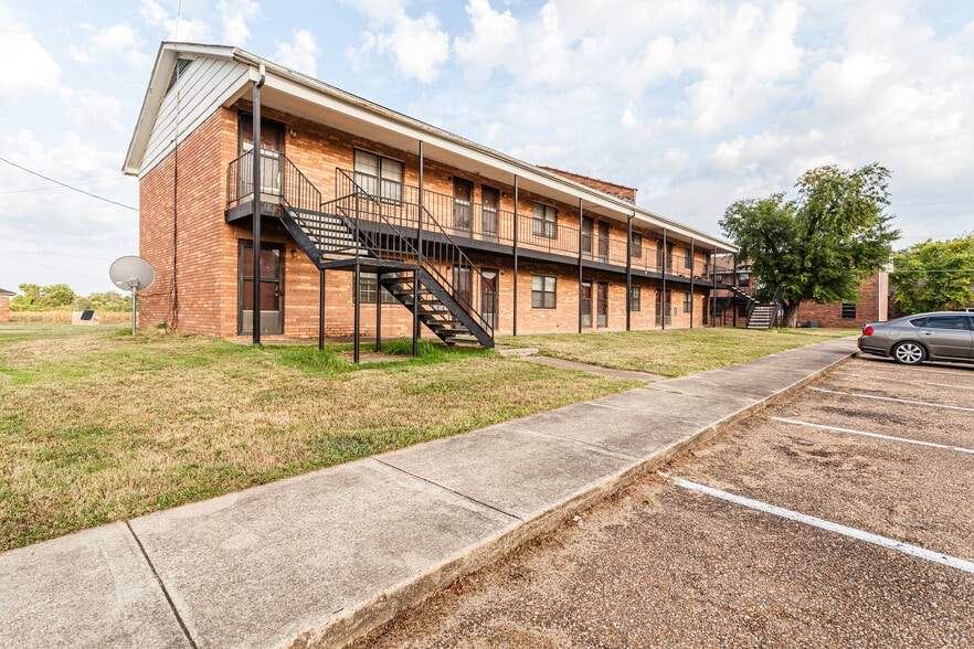 More Photos Of 2226 Merrill Dr, Forrest City Apartments For Sale