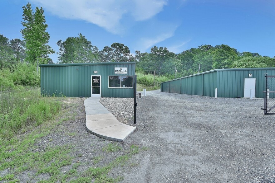 More Photos Of 33 Macon Dr, Cataula Showroom For Sale