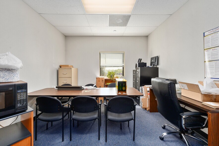 More Photos Of 165 Tecon Cv, Buda Warehouse For Lease