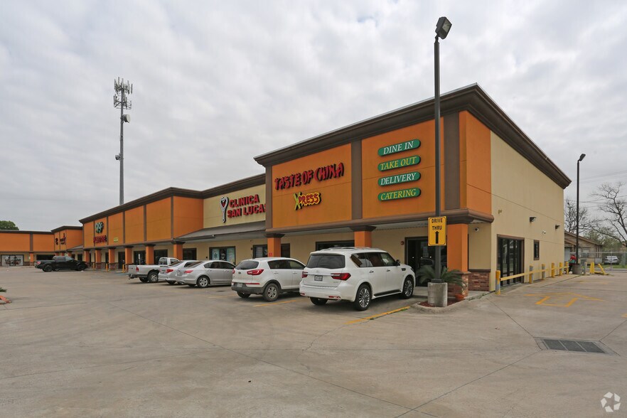 More Photos Of 2949 College St, Beaumont Freestanding For Lease