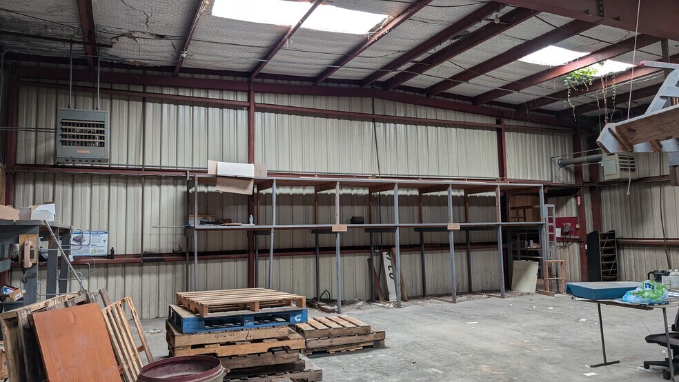 More Photos Of 1119 E Milam St, Wharton Freestanding For Sale