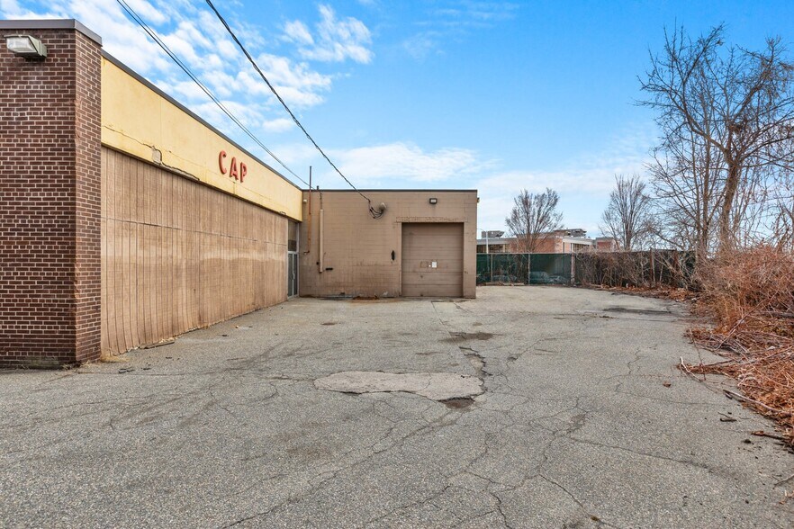 More Photos Of 86 Winter St, Haverhill General Retail For Sale