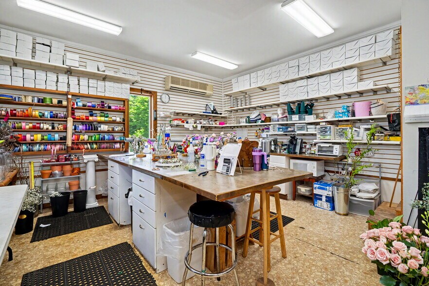 More Photos Of 11 Turnpike St, Jaffrey Freestanding For Sale