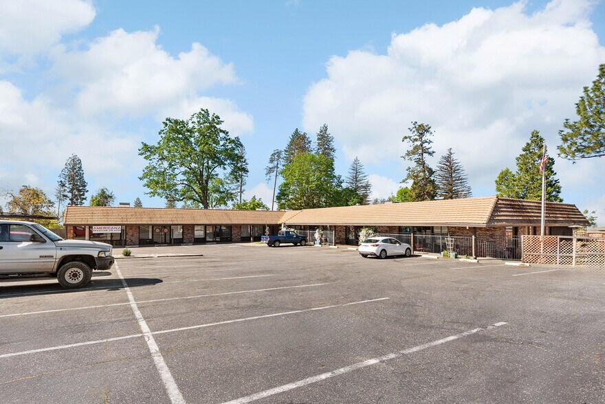 More Photos Of 7126 Skyway, Paradise Storefront Retail Office For Lease