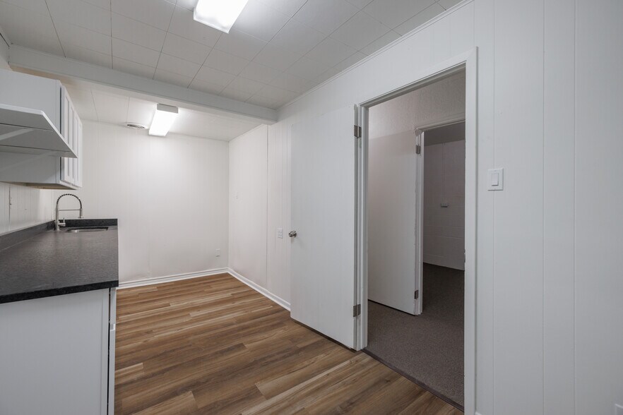 More Photos Of 623-627 Pine St, Abilene Storefront For Sale