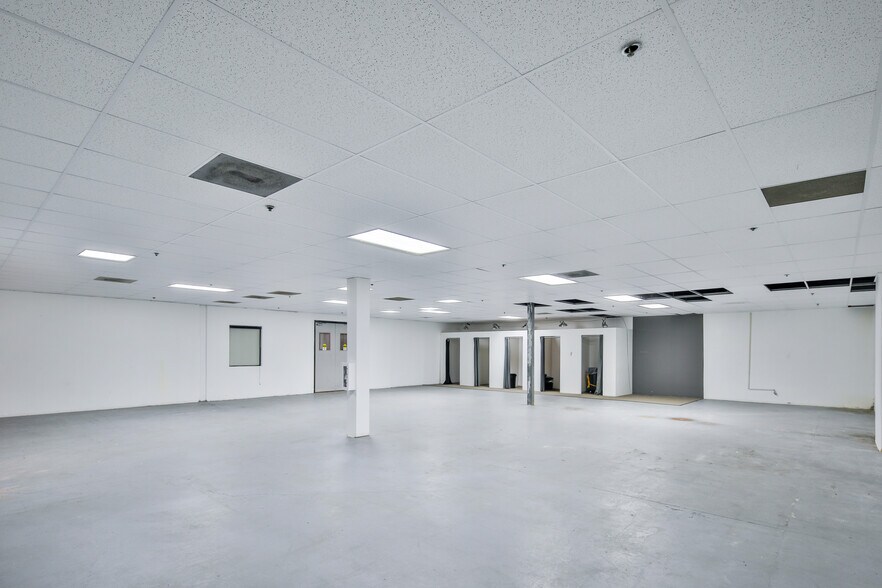 More Photos Of 28210 Avenue Stanford, Valencia Distribution For Sale