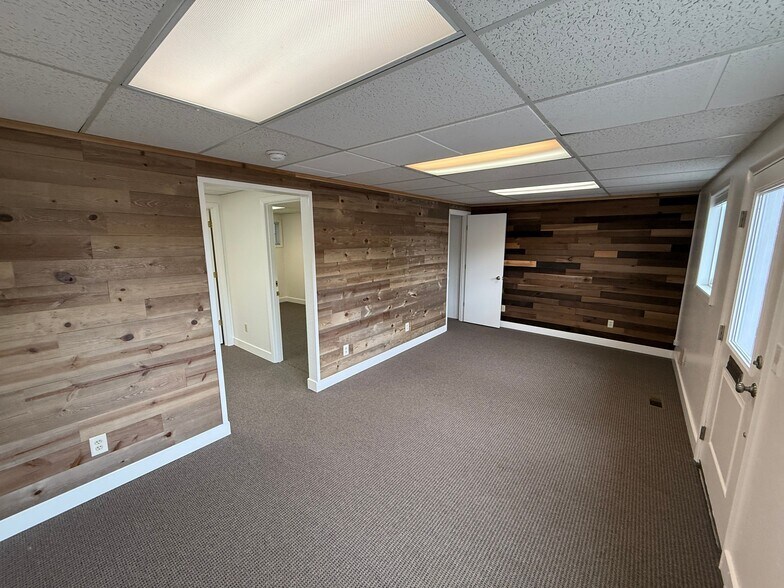 More Photos Of 1363-1367 Commercial St SE, Salem Office For Lease