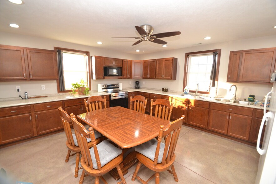 More Photos Of 3247 E State Road 28, Tipton Warehouse For Sale