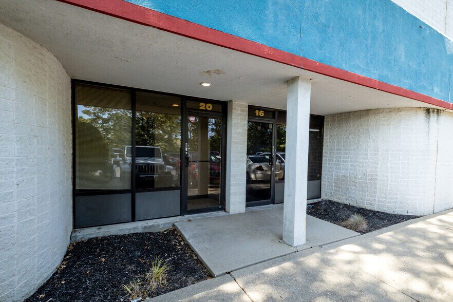 More Photos Of 2 Old Dock Rd, Yaphank Warehouse For Lease