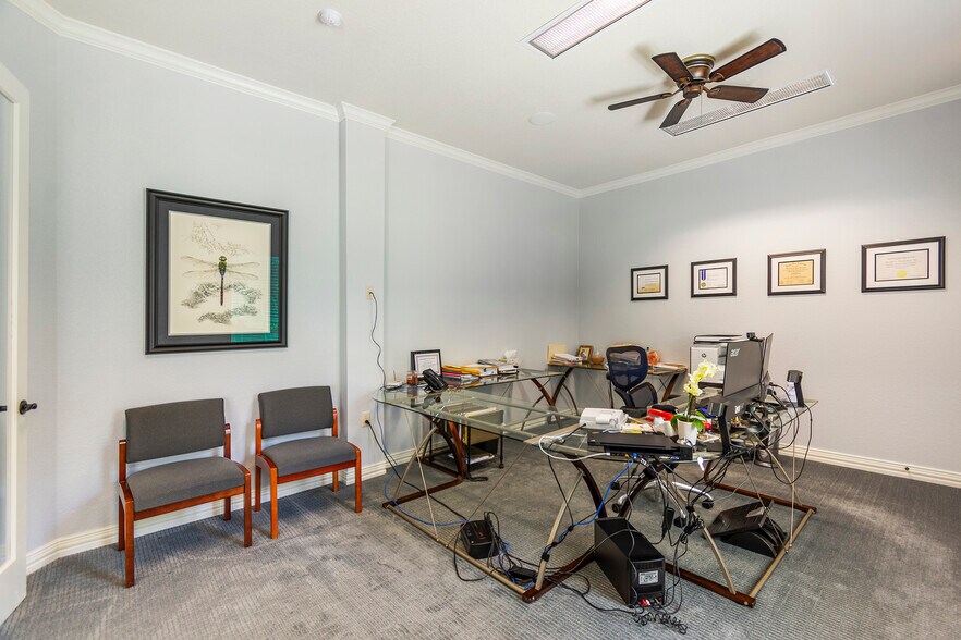 More Photos Of 7633 Bellaire Dr S, Fort Worth Medical For Sale