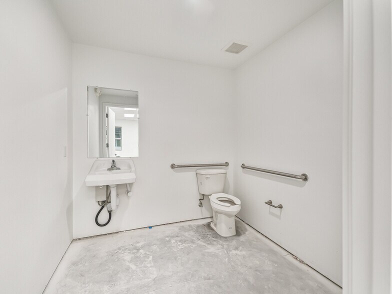 More Photos Of 871-801 Highway 466, Lady Lake Unknown For Lease
