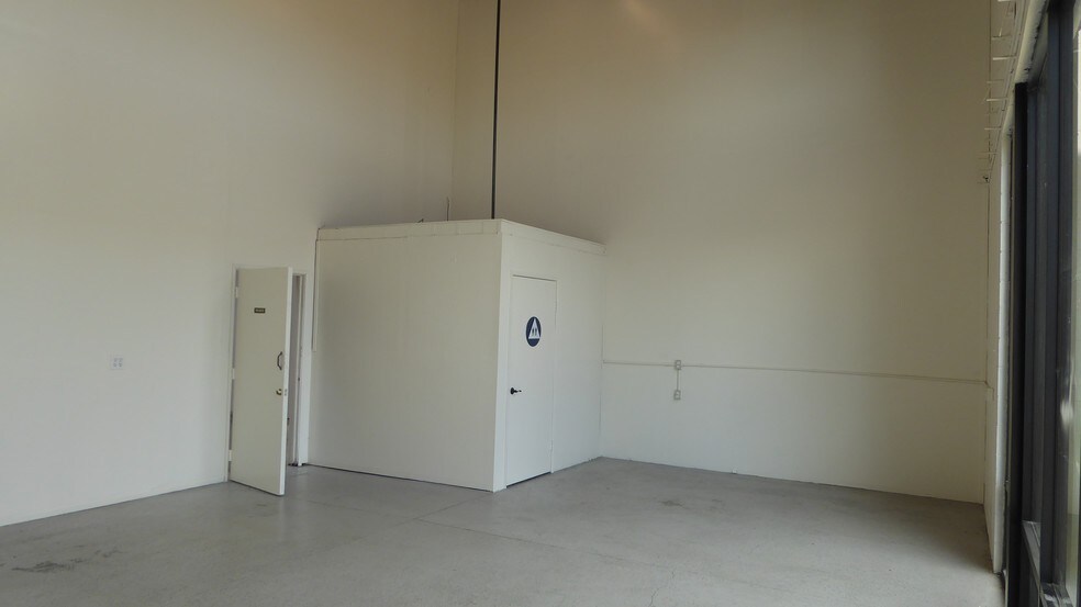 More Photos Of 34 Union Way, Vacaville Flex For Lease